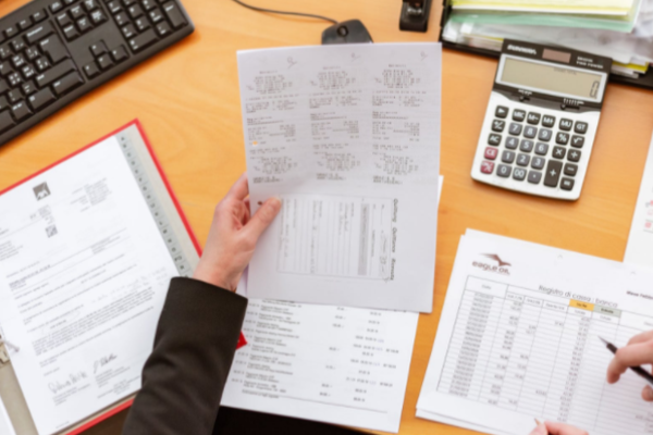 痛点：凭证散、对账乱